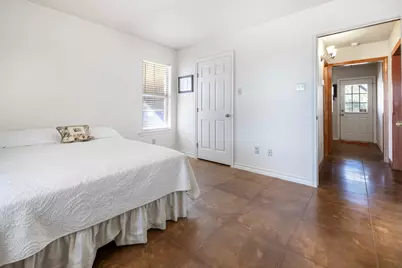 2702 Sky Harbour Drive, Granbury, TX 76049 - Photo 31