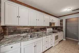 312 N Wood St, Cleburne, TX 76033 - Photo 11