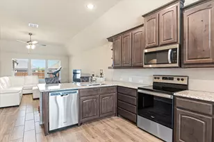 529 Lela Cir, Keene, TX 76059 - Photo 7