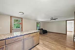 525 Surrey Ln, Burleson, TX 76028 - Photo 3