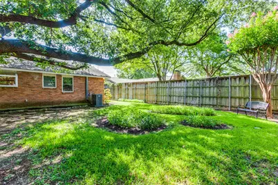 8621 Grenadier Drive, Dallas, TX 75238 - Photo 23