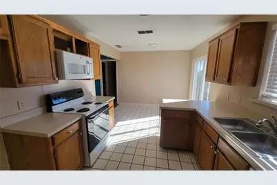 1507 Lindsey Lane W #B, Cleburne, TX 76033 - Photo 9