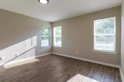 2420 E Kiest Boulevard, Dallas, TX 75216 - Photo 11