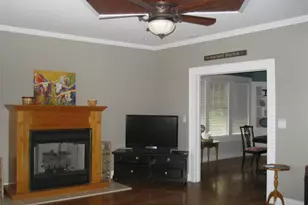 1010 E Lindsey St, Breckenridge, TX 76424 - Photo 5