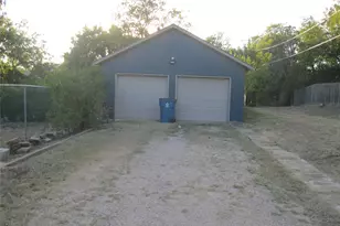 1010 E Lindsey St, Breckenridge, TX 76424 - Photo 37