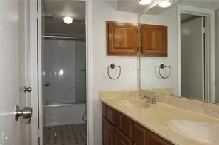 2728 Copper Creek Dr, Arlington, TX 76006 - Photo 9