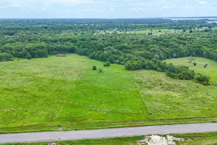 93 Stillwater Shrs Dr, Corsicana, TX 75109 - Photo 1