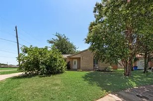 9502 Zelkova Cir, Dallas, TX 75249 - Photo 15