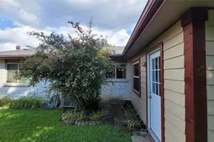 10207 Sweet Gum St, Dallas, TX 75249 - Photo 7