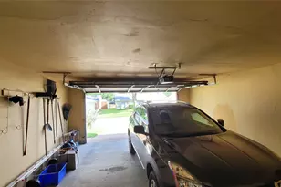 10207 Sweet Gum St, Dallas, TX 75249 - Photo 19