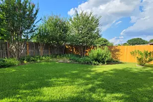 10207 Sweet Gum St, Dallas, TX 75249 - Photo 5