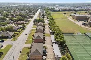 5933 Shadydell Dr, Fort Worth, TX 76135 - Photo 5