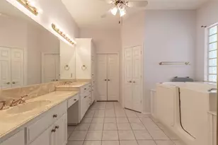 8925 Green Leaves Dr, Granbury, TX 76049 - Photo 9