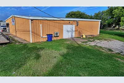 206 N Matthews Street, Bowie, TX 76230 - Photo 7