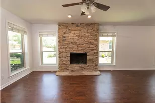 517 S Kirby St, Pilot Point, TX 76258 - Photo 5