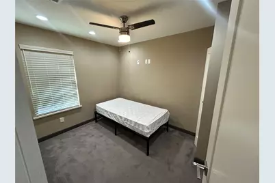 301 E Brockett Street, Sherman, TX 75090 - Photo 9