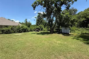 915 S Rockwall Ave, Terrell, TX 75160 - Photo 17