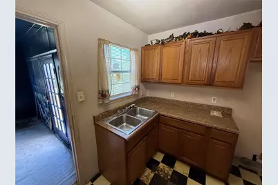 915 S Rockwall Avenue, Terrell, TX 75160 - Photo 7