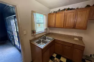 915 S Rockwall Ave, Terrell, TX 75160 - Photo 7