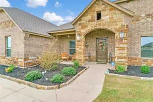 217 Maverick Ct, Granbury, TX 76049 - Photo 7