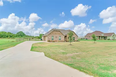 217 Maverick Court, Granbury, TX 76049 - Photo 3
