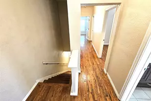 1927 W 10th St, Dallas, TX 75208 - Photo 9