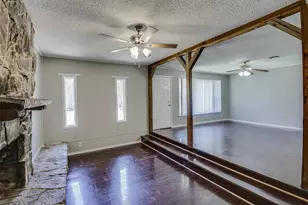 607 N Wood St, Cleburne, TX 76033 - Photo 23