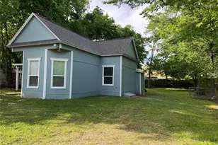 621 E 8th St, Bonham, TX 75418 - Photo 1