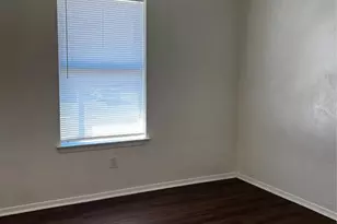 319 Ware Dr, Grand Prairie, TX 75051 - Photo 15