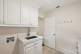 7023 Lupton Dr, Dallas, TX 75225 - Photo 31