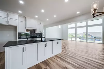 614 Twin Hills Road, Lake Bridgeport, TX 76426 - Photo 13