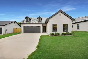 407 N Dallas St, Rice, TX 75155 - Photo 1