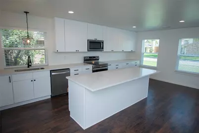 2214 Roundrock Drive, Carrollton, TX 75007 - Photo 3