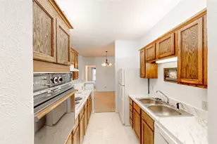 2101 Count Fleet Dr, Arlington, TX 76011 - Photo 11