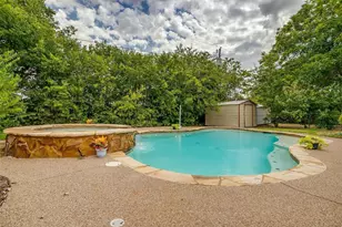 408 NW Douglas St, Burleson, TX 76028 - Photo 31