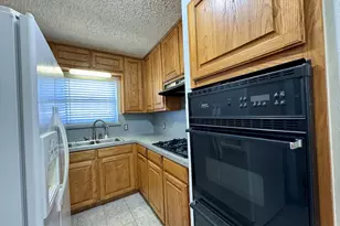 408 NW Douglas St, Burleson, TX 76028 - Photo 15