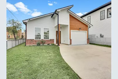 1028 Comal Street, Dallas, TX 75203 - Photo 1