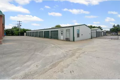 1433 N Plaza Drive, Granbury, TX 76048 - Photo 3