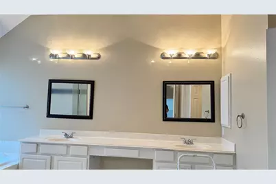 6705 Marie Weldon Court, Arlington, TX 76001 - Photo 15