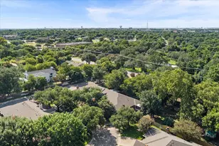 301 Village Cir, Waco, TX 76710 - Photo 33