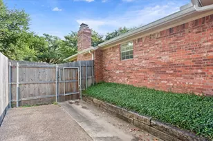 301 Village Cir, Waco, TX 76710 - Photo 31