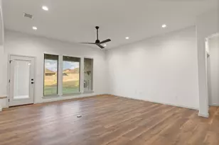 1707 Lakeway Dr, Cleburne, TX 76033 - Photo 7