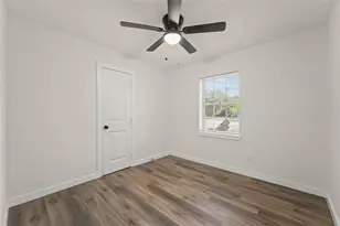 729 W Grenoble Dr, Grand Prairie, TX 75052 - Photo 15