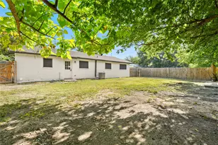 729 W Grenoble Dr, Grand Prairie, TX 75052 - Photo 27