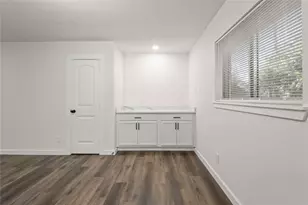 729 W Grenoble Dr, Grand Prairie, TX 75052 - Photo 11