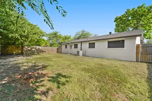 729 W Grenoble Dr, Grand Prairie, TX 75052 - Photo 29