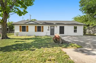 729 W Grenoble Dr, Grand Prairie, TX 75052 - Photo 1