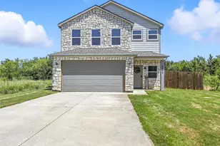 5708 Black Pine Cir, Granbury, TX 76048 - Photo 3