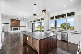 729 R C Luker Ct, Granbury, TX 76048 - Photo 9