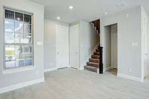 572 Hutchinson Ln, Lewisville, TX 75077 - Photo 7